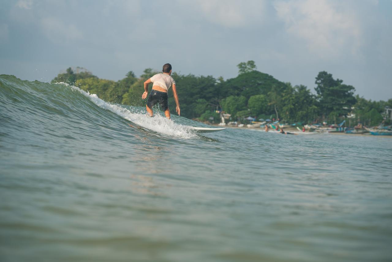 Ocean Bay Surf Resort เวลิกามา ภายนอก รูปภาพ