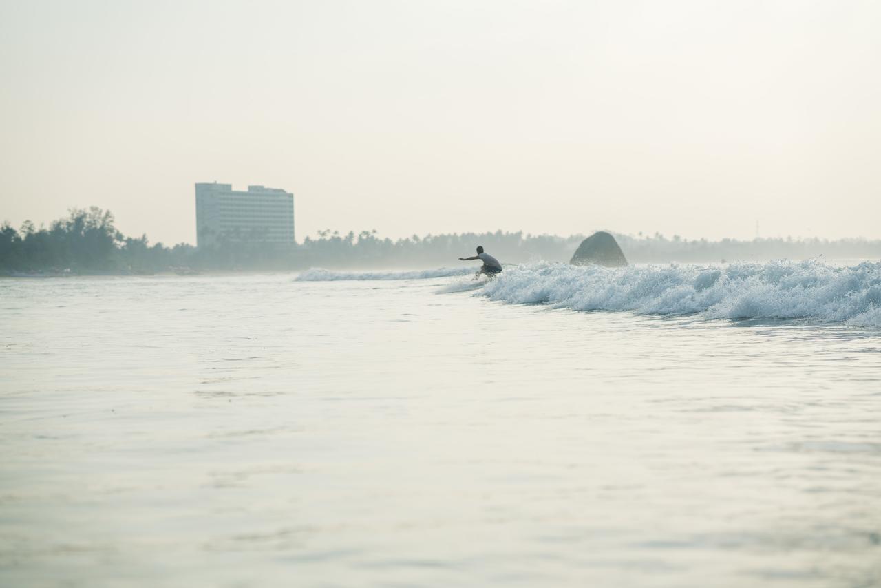 Ocean Bay Surf Resort เวลิกามา ภายนอก รูปภาพ
