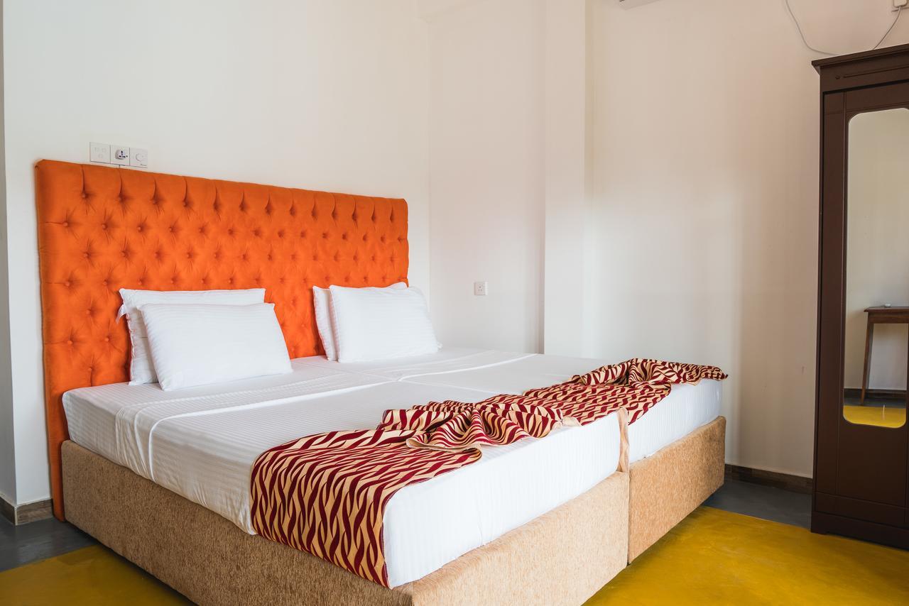 Ocean Bay Surf Resort เวลิกามา ภายนอก รูปภาพ