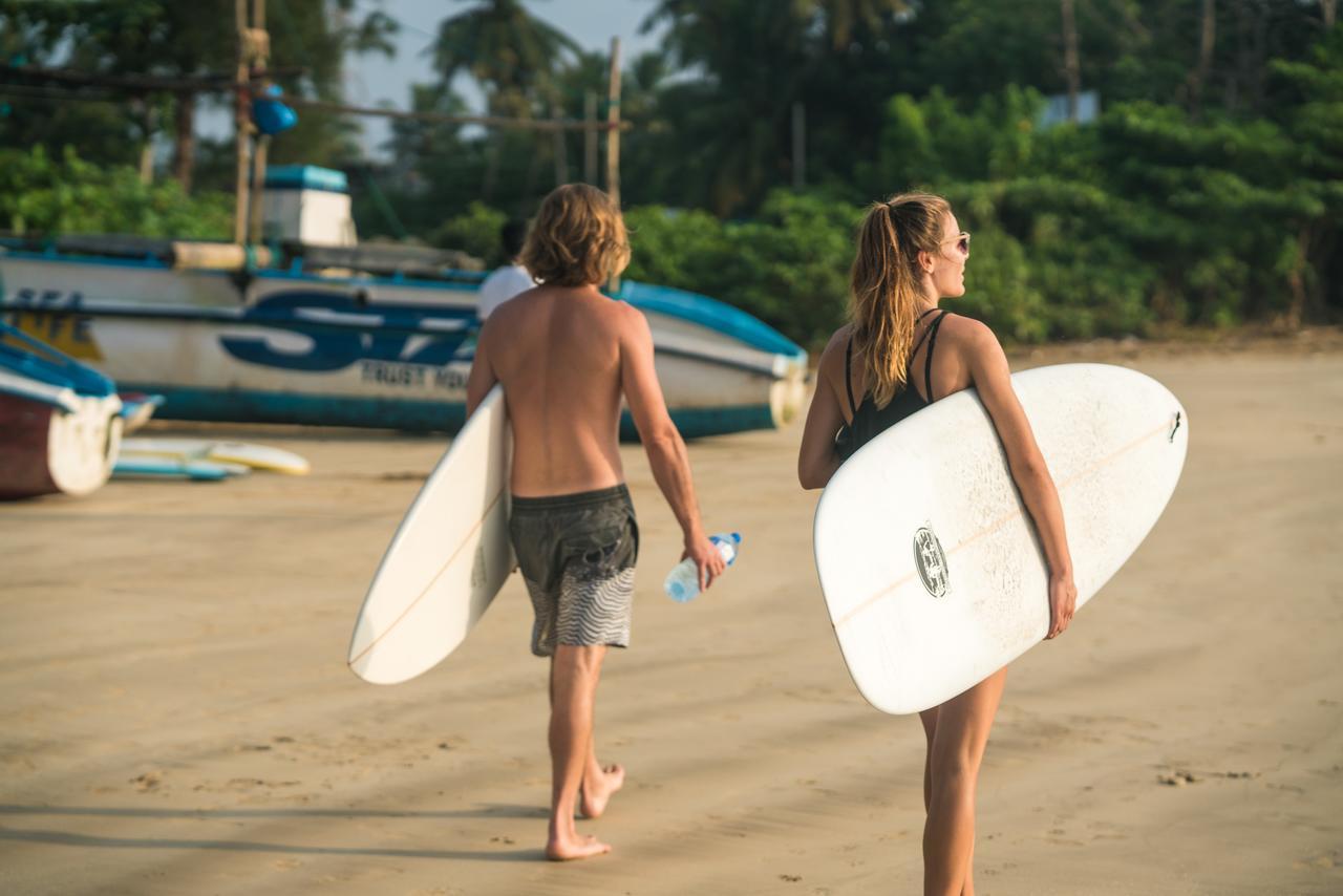 Ocean Bay Surf Resort เวลิกามา ภายนอก รูปภาพ