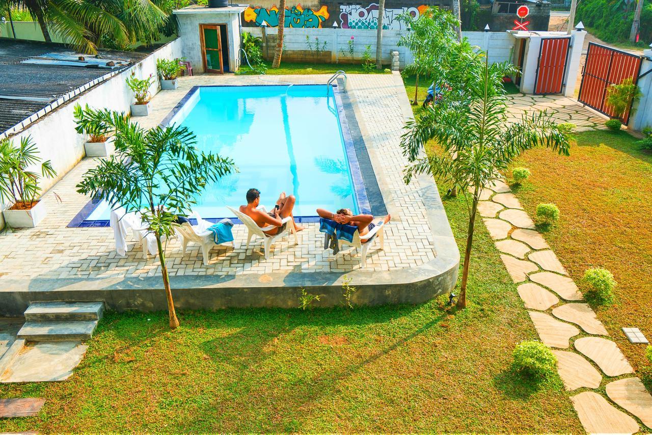 Ocean Bay Surf Resort เวลิกามา ภายนอก รูปภาพ