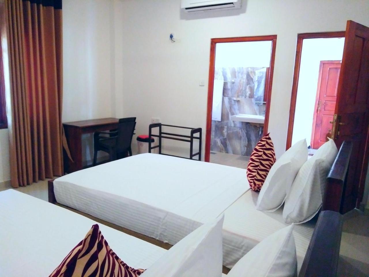 Ocean Bay Surf Resort เวลิกามา ภายนอก รูปภาพ
