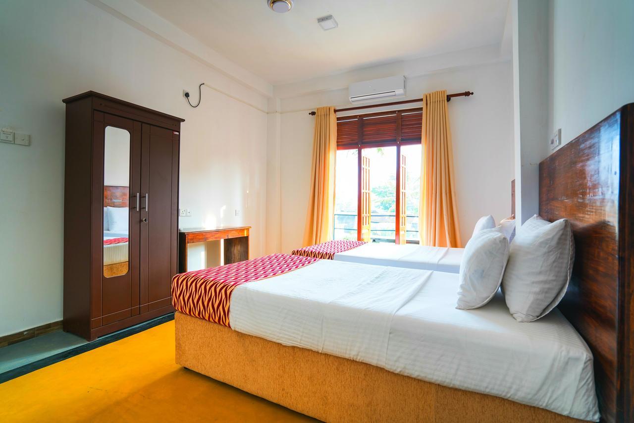 Ocean Bay Surf Resort เวลิกามา ภายนอก รูปภาพ