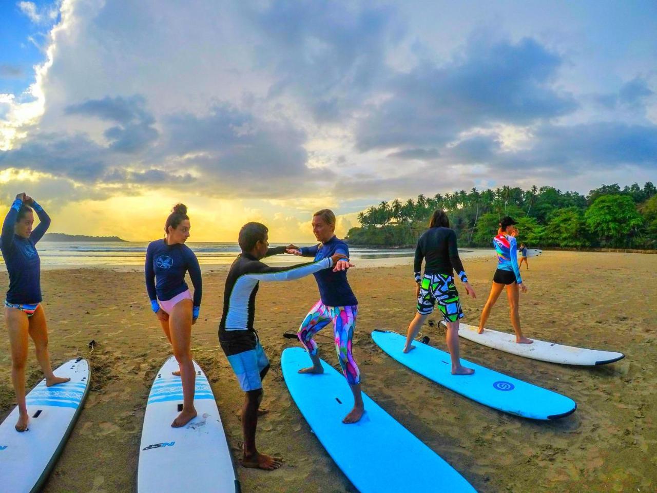 Ocean Bay Surf Resort เวลิกามา ภายนอก รูปภาพ