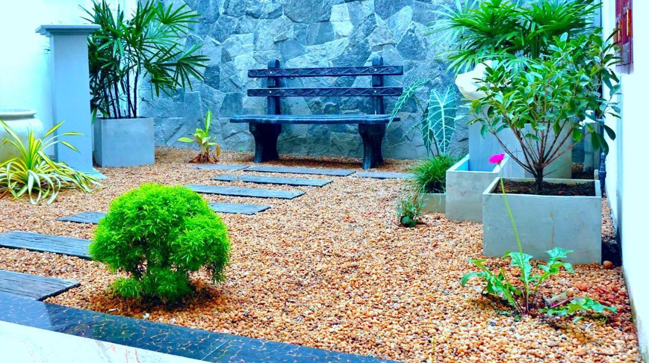 Ocean Bay Surf Resort เวลิกามา ภายนอก รูปภาพ