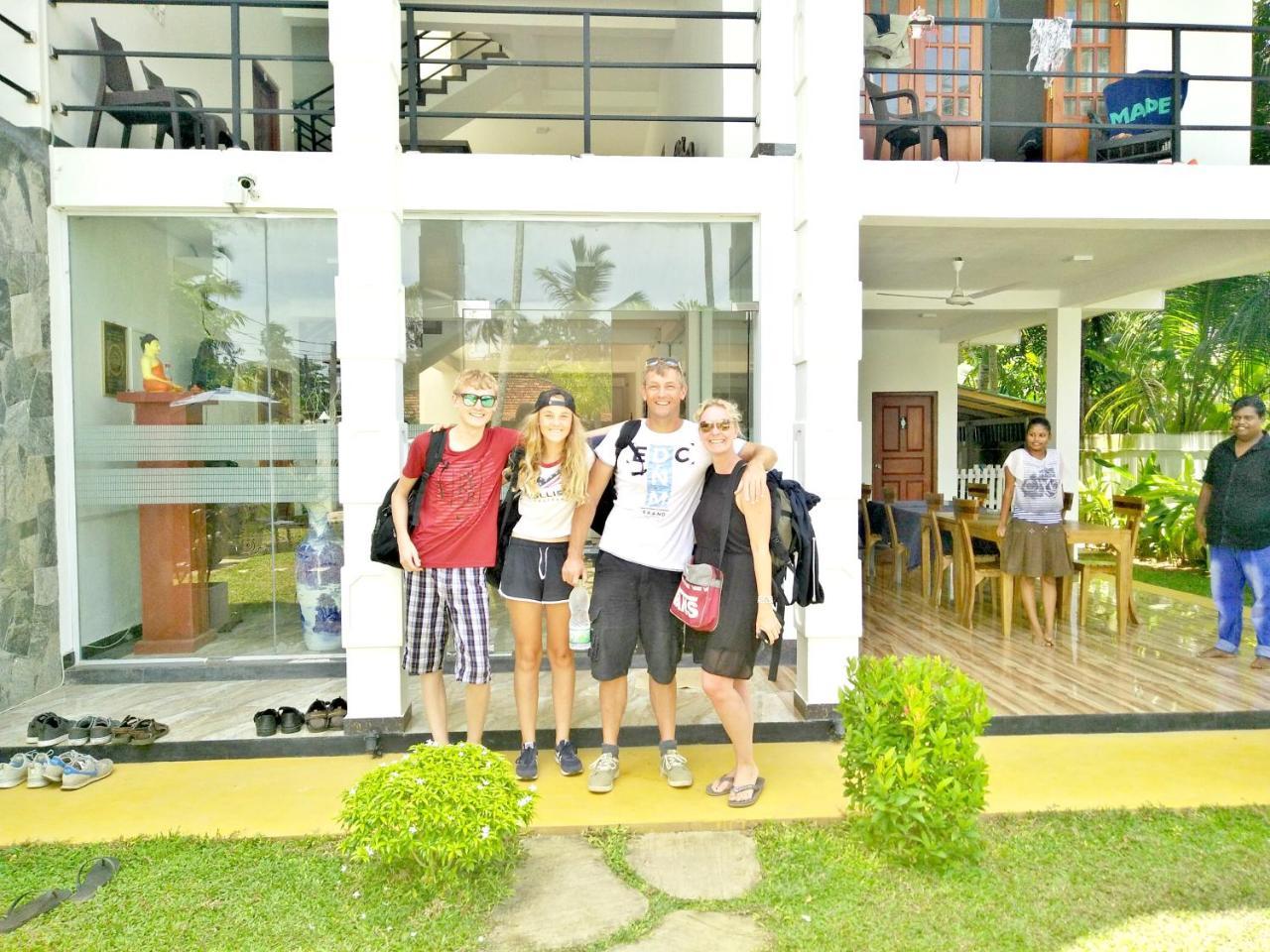 Ocean Bay Surf Resort เวลิกามา ภายนอก รูปภาพ