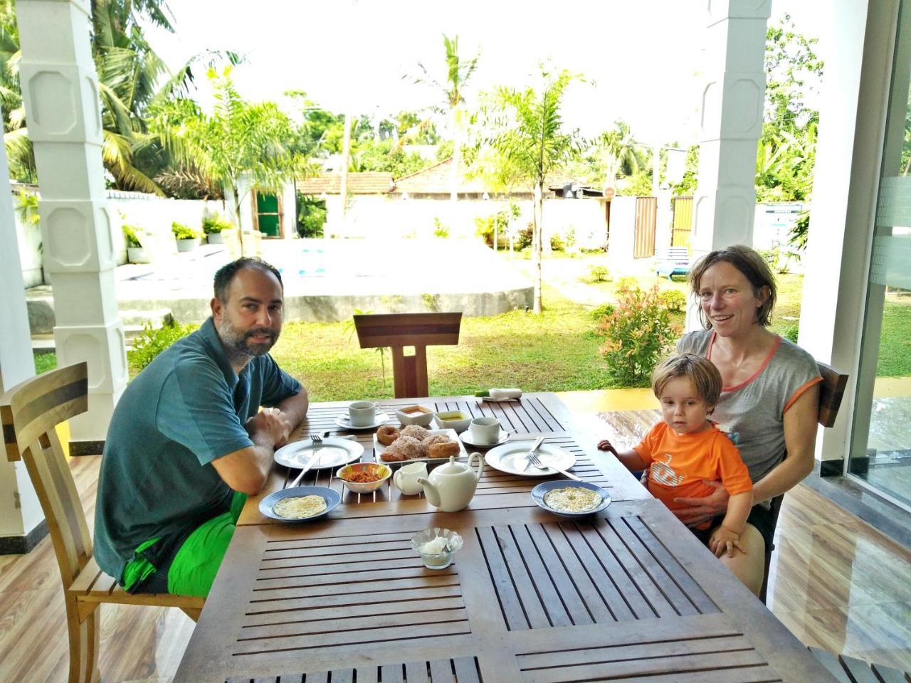 Ocean Bay Surf Resort เวลิกามา ภายนอก รูปภาพ