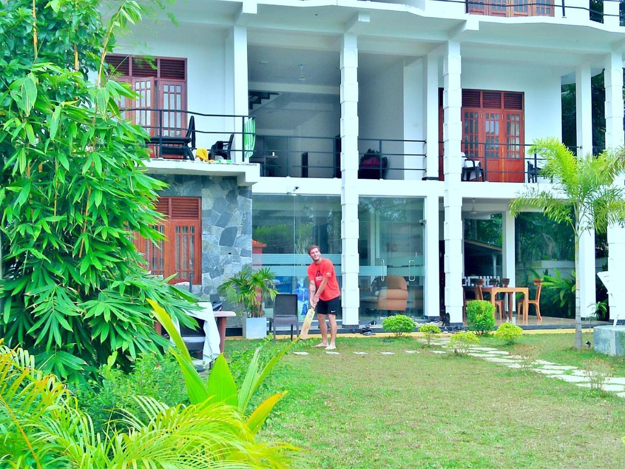 Ocean Bay Surf Resort เวลิกามา ภายนอก รูปภาพ