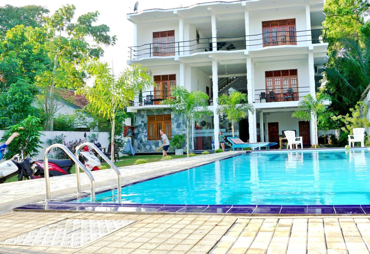Ocean Bay Surf Resort เวลิกามา ภายนอก รูปภาพ