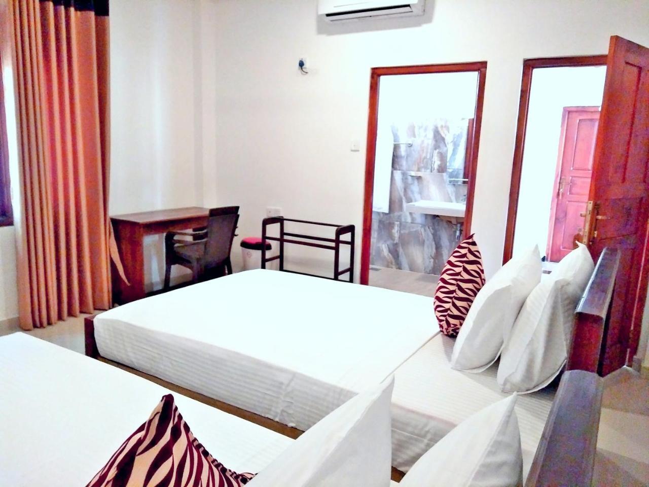 Ocean Bay Surf Resort เวลิกามา ภายนอก รูปภาพ