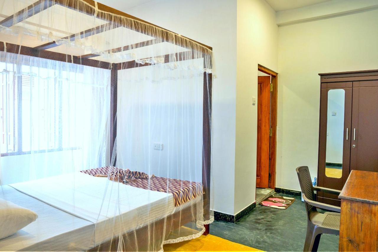 Ocean Bay Surf Resort เวลิกามา ภายนอก รูปภาพ