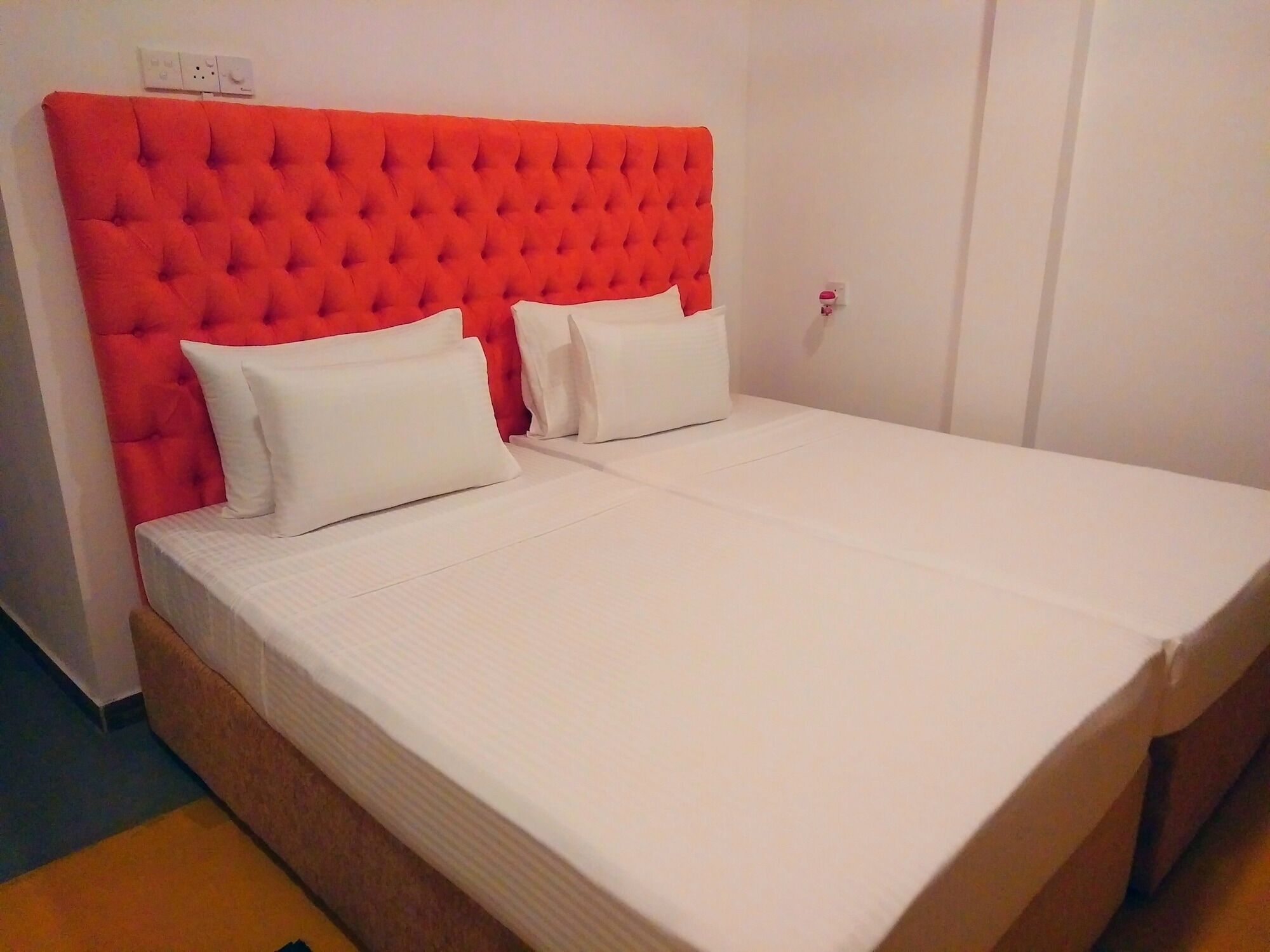 Ocean Bay Surf Resort เวลิกามา ภายนอก รูปภาพ
