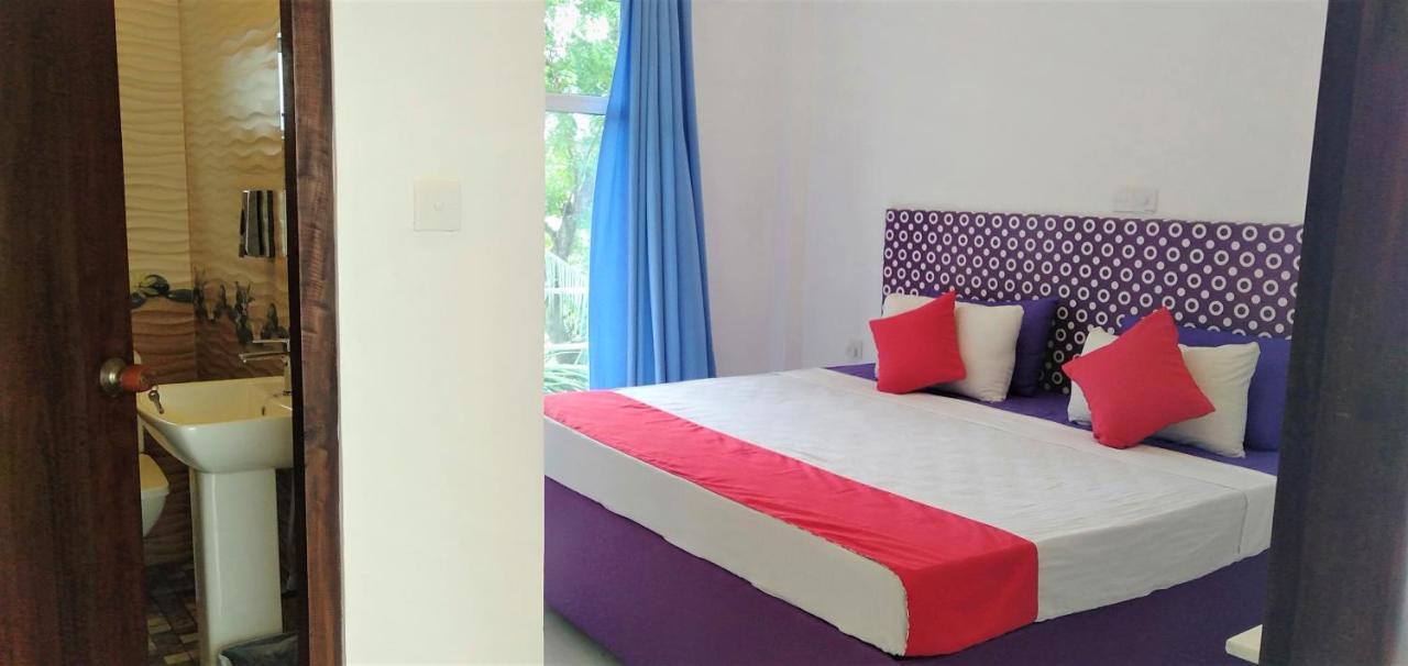 Ocean Bay Surf Resort เวลิกามา ภายนอก รูปภาพ
