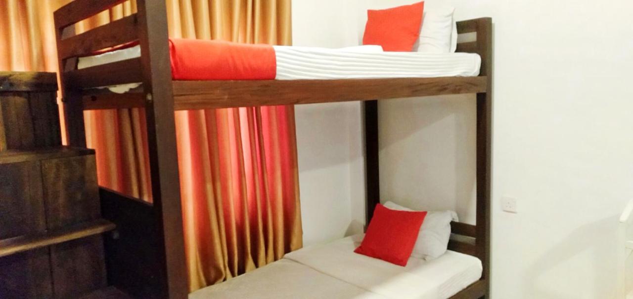 Ocean Bay Surf Resort เวลิกามา ภายนอก รูปภาพ